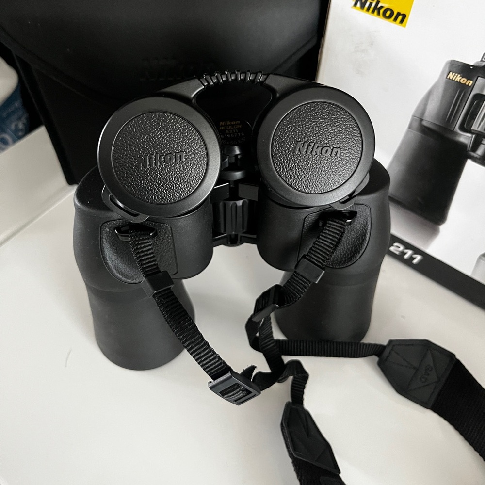 Nikon Aculon A211 10x50 Binoculars - Picture 4 of 7